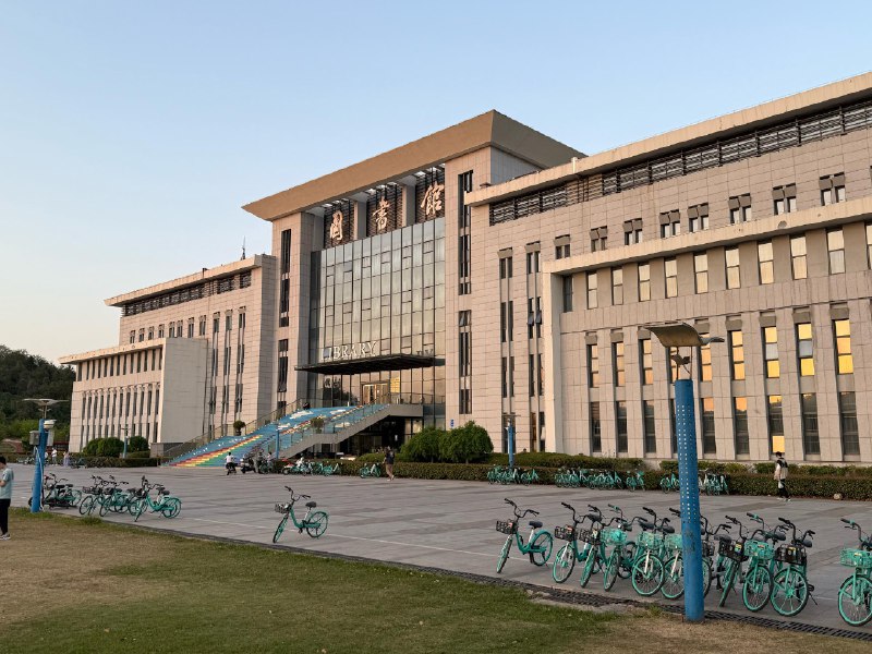 大学四年最感谢的就是图书馆了，人邮的新书上的特别快