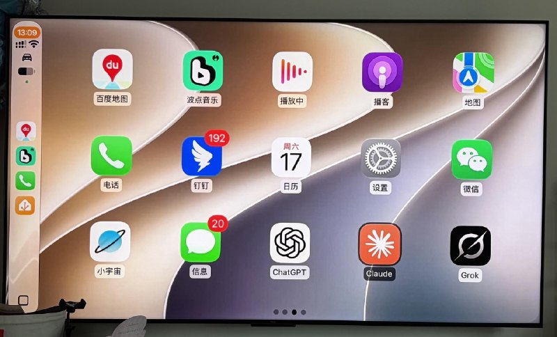 用 DiPlay 把 CarPlay 投到电视上，真大， 但是操作极难受